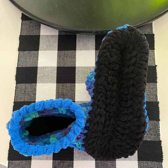 New Super Cozy soft slippers - Pretty Girl- size 7/8 - nonslip bottoms - Picture 3 of 4
